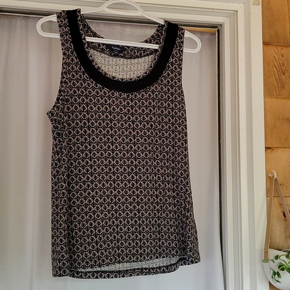Sleeveless patterned top